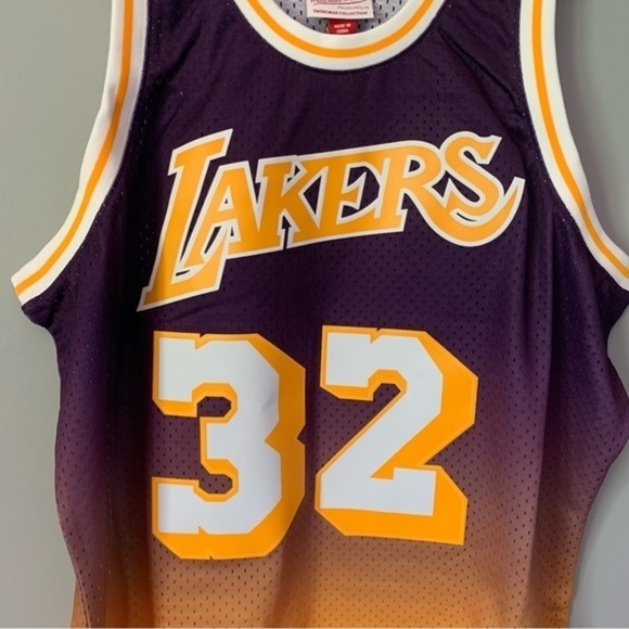 NWT. MITCHELL & NESS Fadeaway Swingman Crew Neck Jersey - Picture 5 of 6